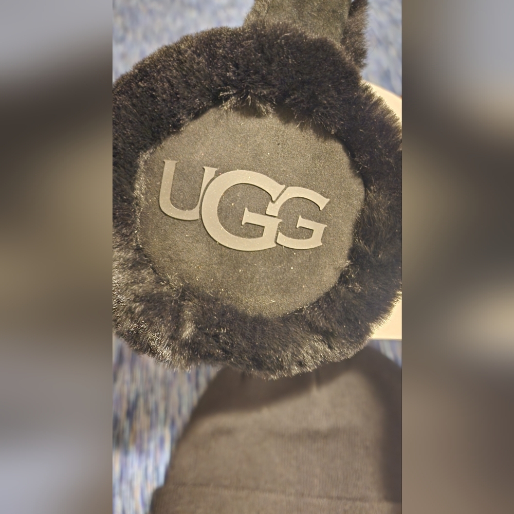 UGG EARMUFFS AND HAT